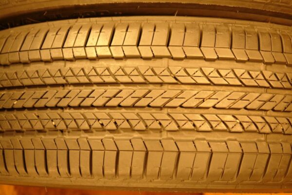 2 used tires 215/60/17 BRIDGESTONE - Image 5