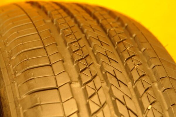 2 used tires 215/60/17 BRIDGESTONE - Image 4