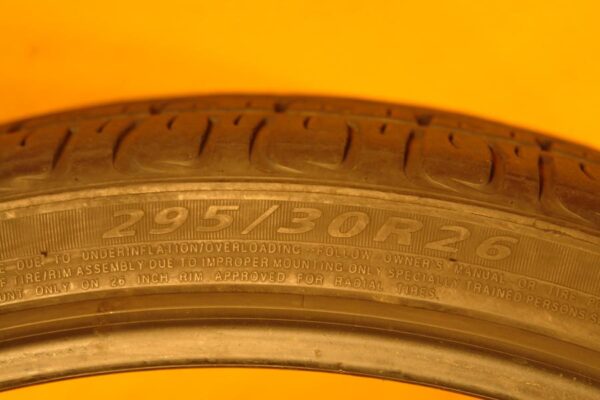 2 used tires 295/30/26 DELINTE - Image 7