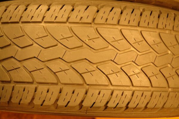 2 used tires 265/70/16 YOKOHAMA - Image 5