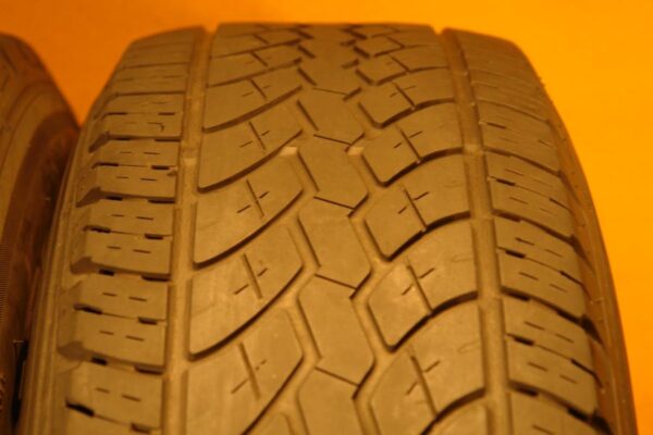 2 used tires 265/70/16 YOKOHAMA - Image 3