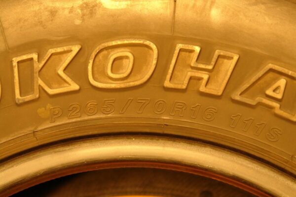 2 used tires 265/70/16 YOKOHAMA - Image 7