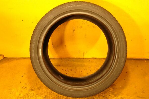 2 used tires 255/35/18 CONTINENTAL - Image 6