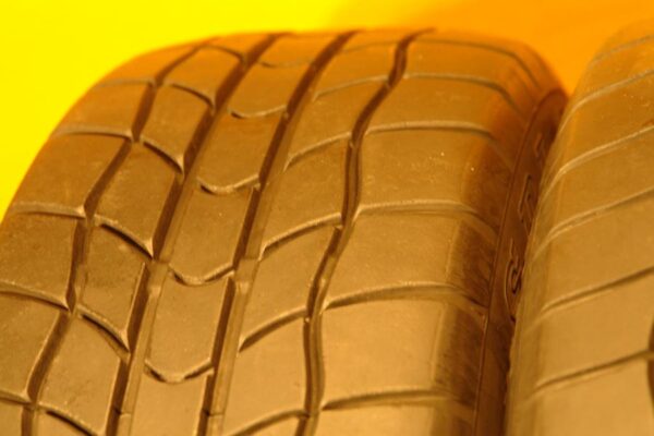 2 used tires 185/60/14 DORAL - Image 3