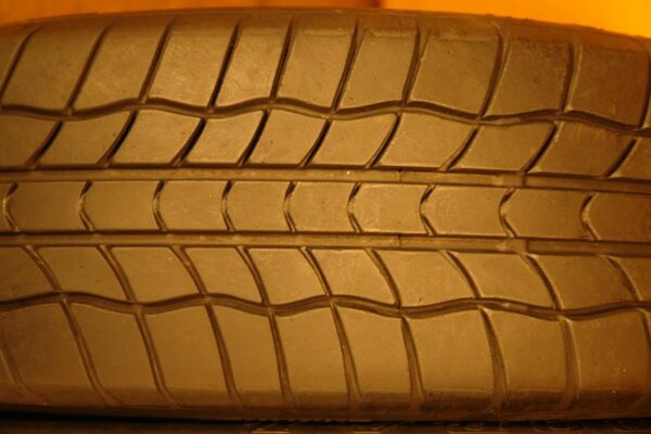 2 used tires 185/60/14 DORAL - Image 5