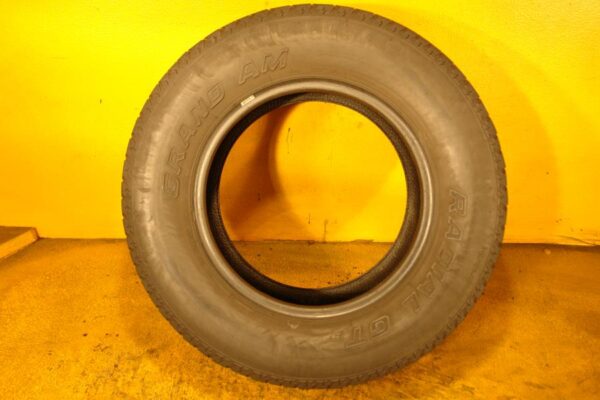 2 used tires 225/70/15 GRAND AM - Image 6