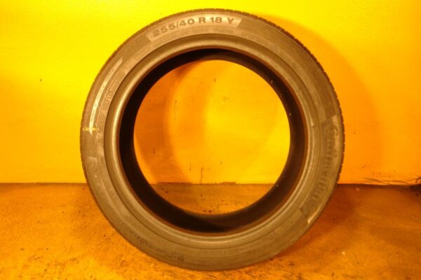 2 used tires 255/40/18 CONTINENTAL - Image 6