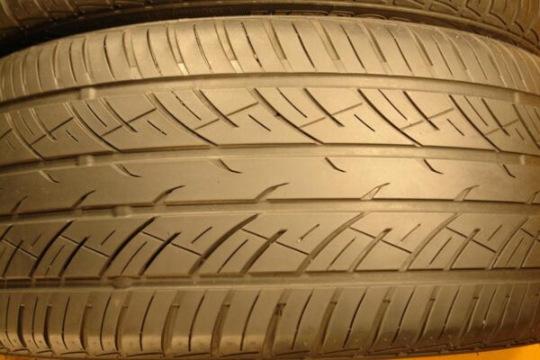 2 used tires 305/40/22 ZEETEX - Image 5