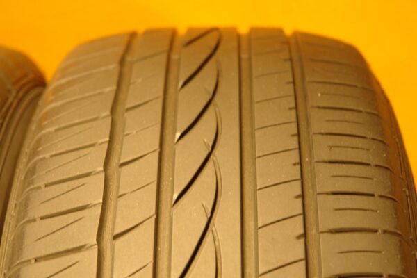 2 used tires 255/60/19 FALKEN - Image 4