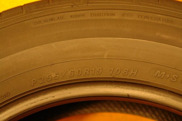 2 used tires 255/60/19 FALKEN - Image 7