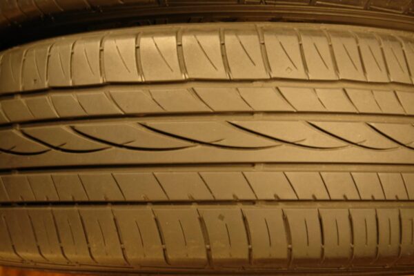 2 used tires 255/60/19 FALKEN - Image 5