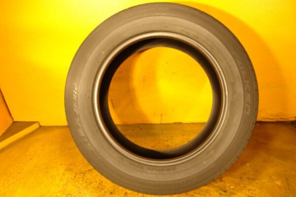 2 used tires 255/60/19 FALKEN - Image 6