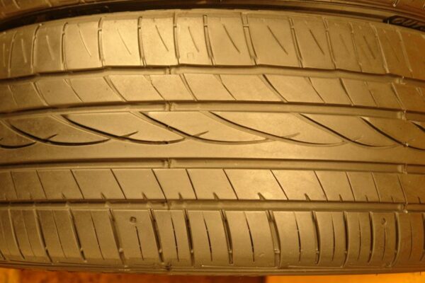 2 used tires 235/40/18 FALKEN - Image 5