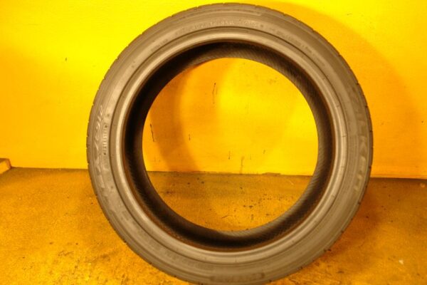 2 used tires 235/40/18 FALKEN - Image 6