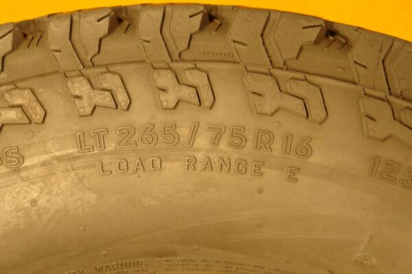 2 used tires LT 265/75/16 GENERAL - Image 7