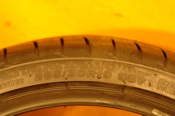 2 used tires 285/30/19 BRIDGESTONE - Image 7