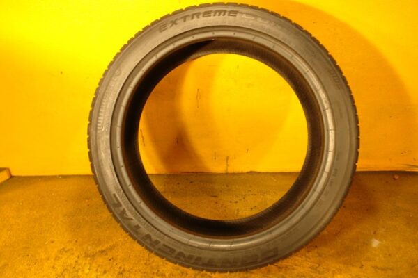 2 used tires 245/40/19 CONTINENTAL - Image 6