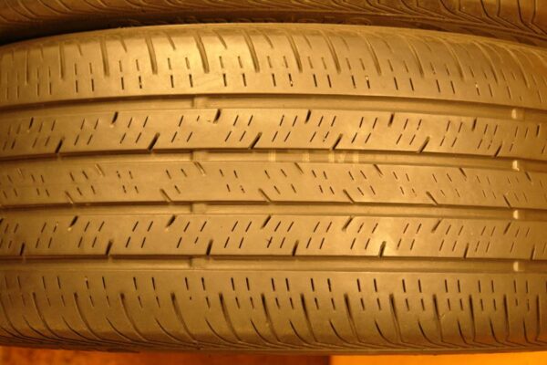 2 used tires 225/50/17 CONTINENTAL - Image 5