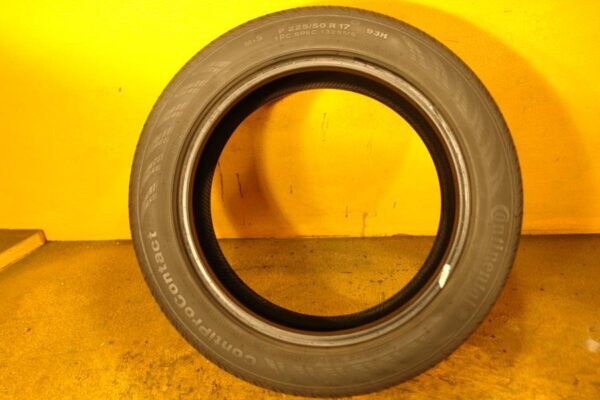 2 used tires 225/50/17 CONTINENTAL - Image 6