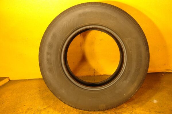 2 used tires ST 225/75/15 AKURET - Image 6