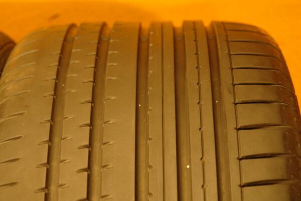 2 used tires 275/30/19 CONTINENTAL - Image 3