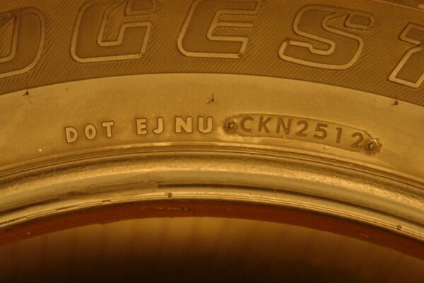 2 used tires 275/60/20 BRIDGESTONE - Image 7