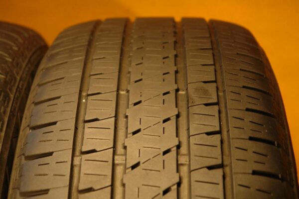 2 used tires 275/60/20 BRIDGESTONE - Image 3