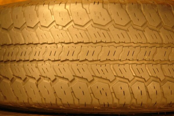 2 used tires 255/70/16 EQUALIZER - Image 4