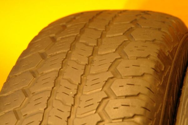 2 used tires 255/70/16 EQUALIZER - Image 5