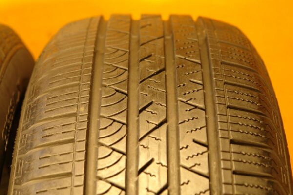 2 used tires 235/65/18 CONTINENTAL - Image 3