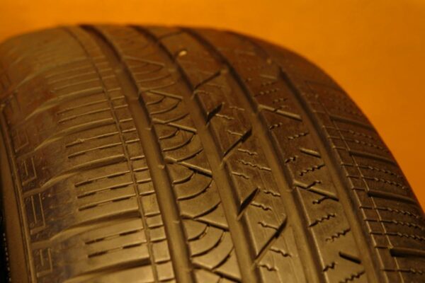 2 used tires 235/65/18 CONTINENTAL - Image 5