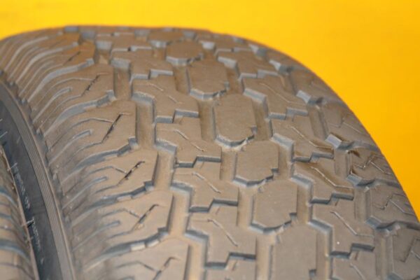 2 used tires 245/70/16 FUTURA - Image 3