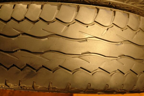 2 used tires LT 275/65/20 FALKEN - Image 4