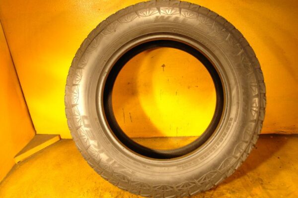 2 used tires LT 275/65/20 FALKEN - Image 6