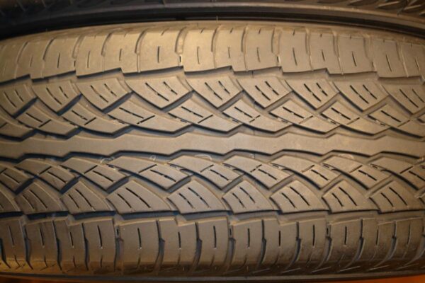 2 used tires 265/70/17 FALKEN - Image 4