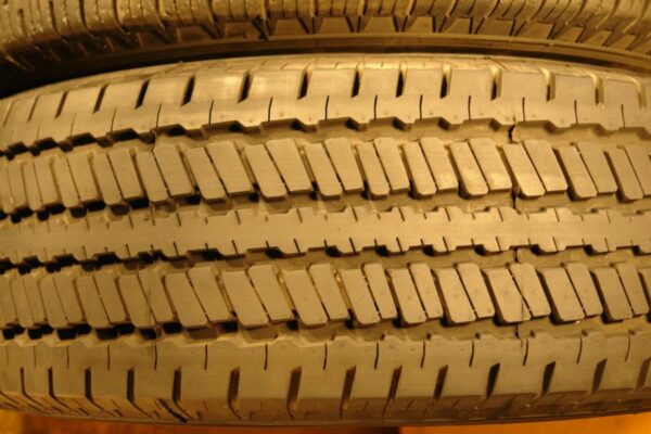 2 used tires 255/70/16 GENERAL - Image 4