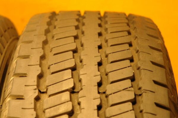 2 used tires 255/70/16 GENERAL - Image 3