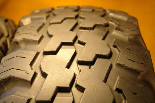 2 used tires LT 37/12.50/16.5 PARNELLI - Image 3