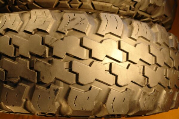 2 used tires LT 37/12.50/16.5 PARNELLI - Image 4