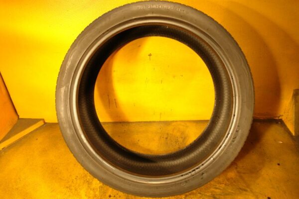 2 used tires 305/35/24 DELINTE - Image 6