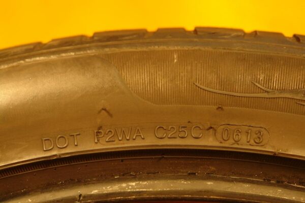 2 used tires 305/35/24 DELINTE - Image 8