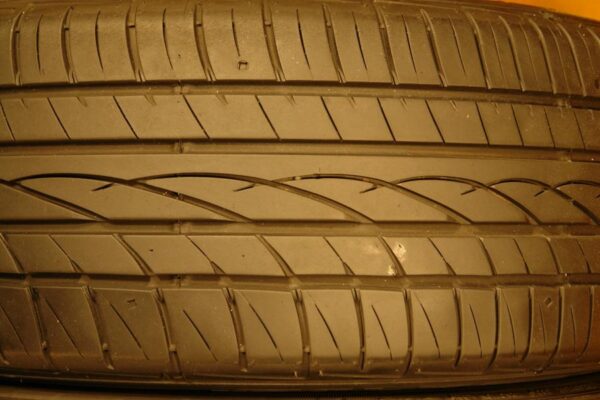 2 used tires 225/50/17 FALKEN - Image 4