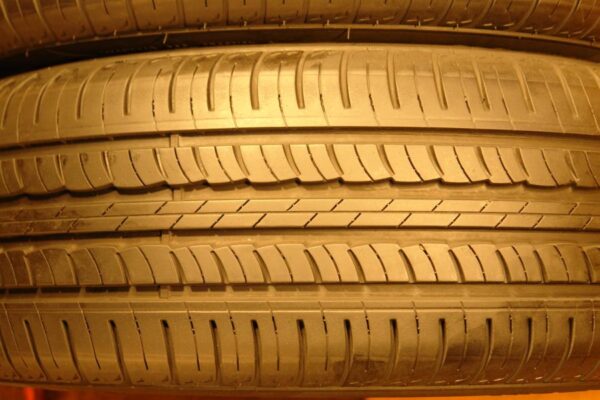 2 used tires 205/65/15 VICTORUN - Image 4