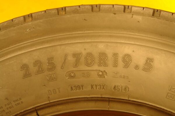 2 used tires 225/70/19.5 CONTINENTAL - Image 6