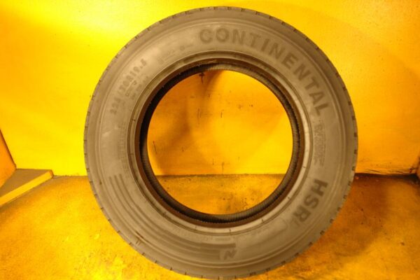 2 used tires 225/70/19.5 CONTINENTAL - Image 5