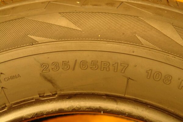 2 used tires 235/65/17 LANDSAIL - Image 6