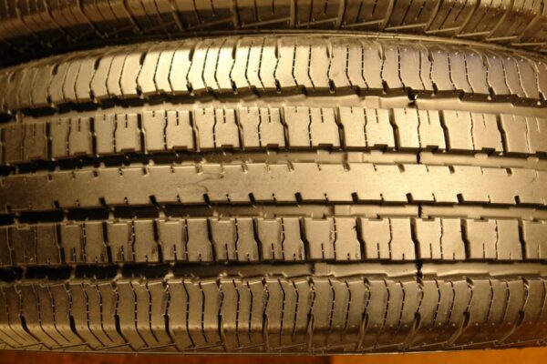 2 used tires LT 265/70/17 UNICORN - Image 4