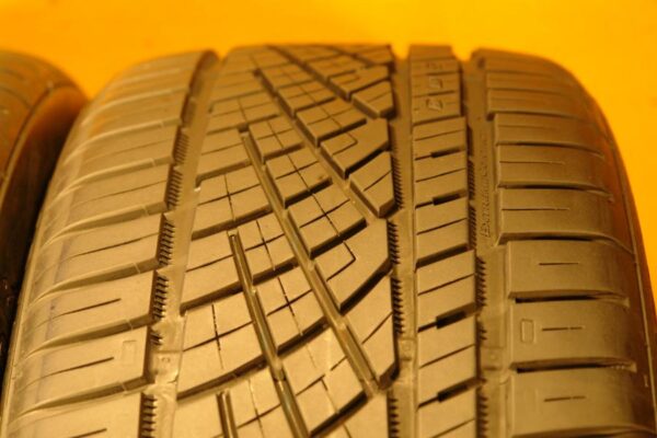 2 used tires 245/40/20 CONTINENTAL - Image 3