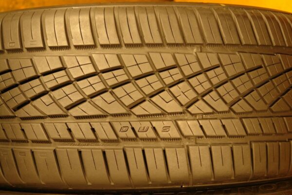 2 used tires 245/40/20 CONTINENTAL - Image 4