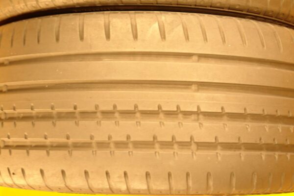 2 used tires 255/40/19 CONTINENTAL - Image 4